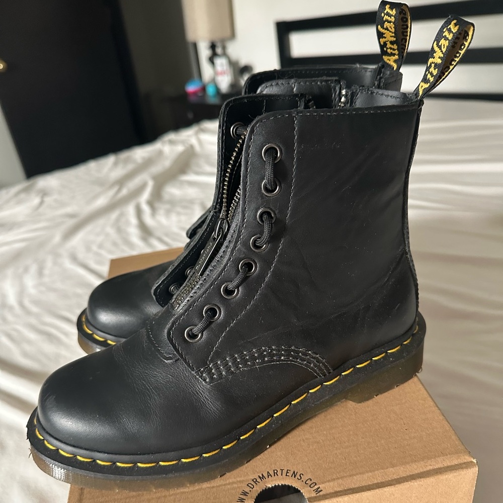 Dr.Martens 1460 Pascal Front Zip Size 7